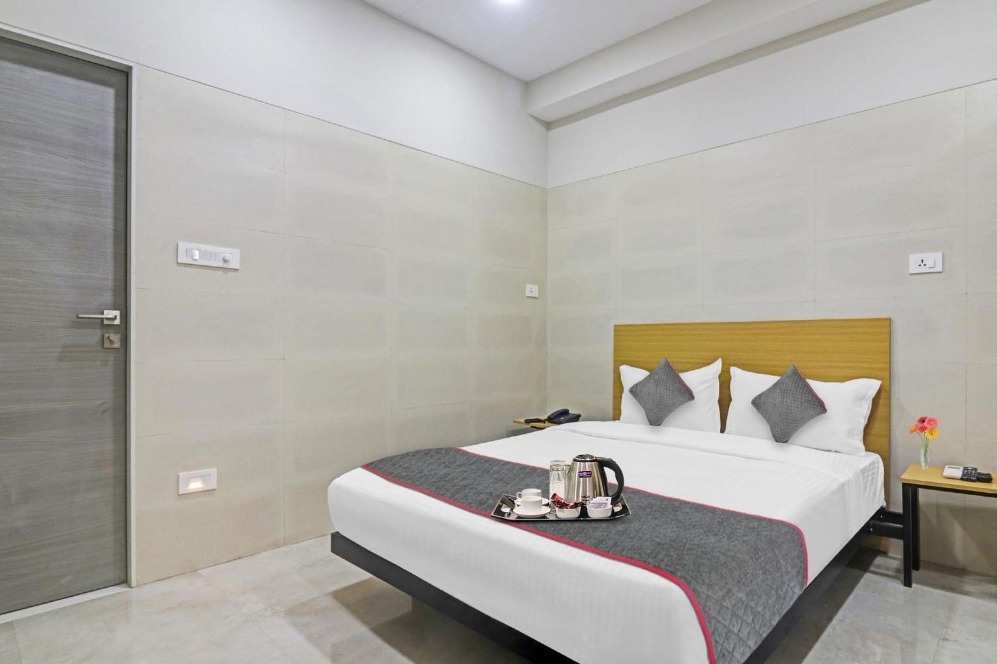 Hotel Super Townhouse Ameerpet